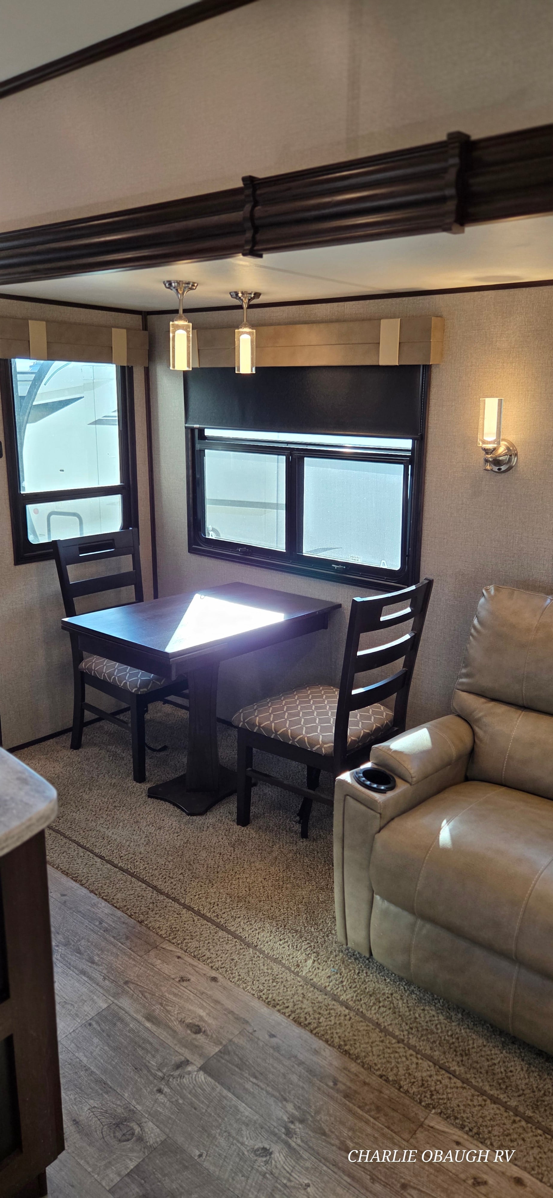 Pre-Owned 2020 Jayco North Point 381DLQS - photo - 13