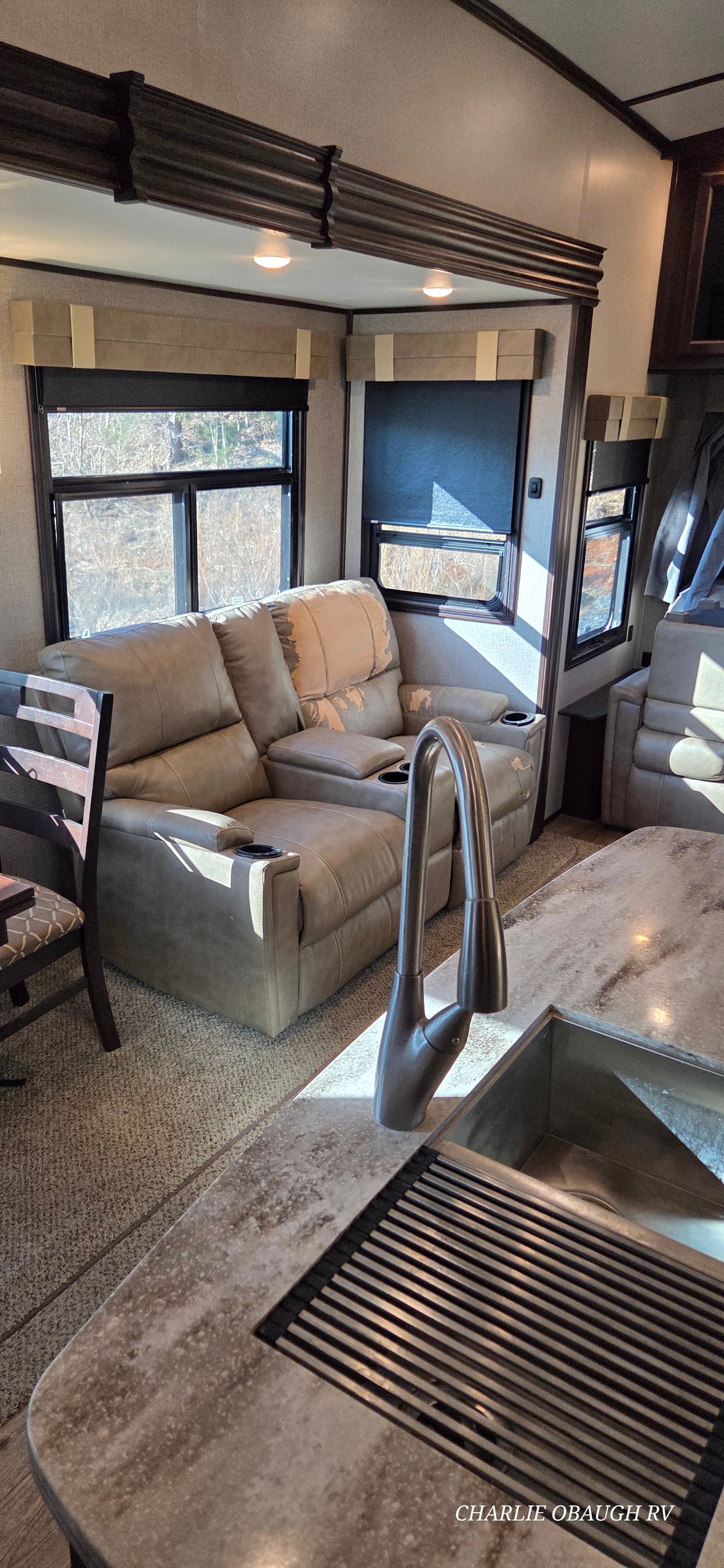 Pre-Owned 2020 Jayco North Point 381DLQS - photo - 22