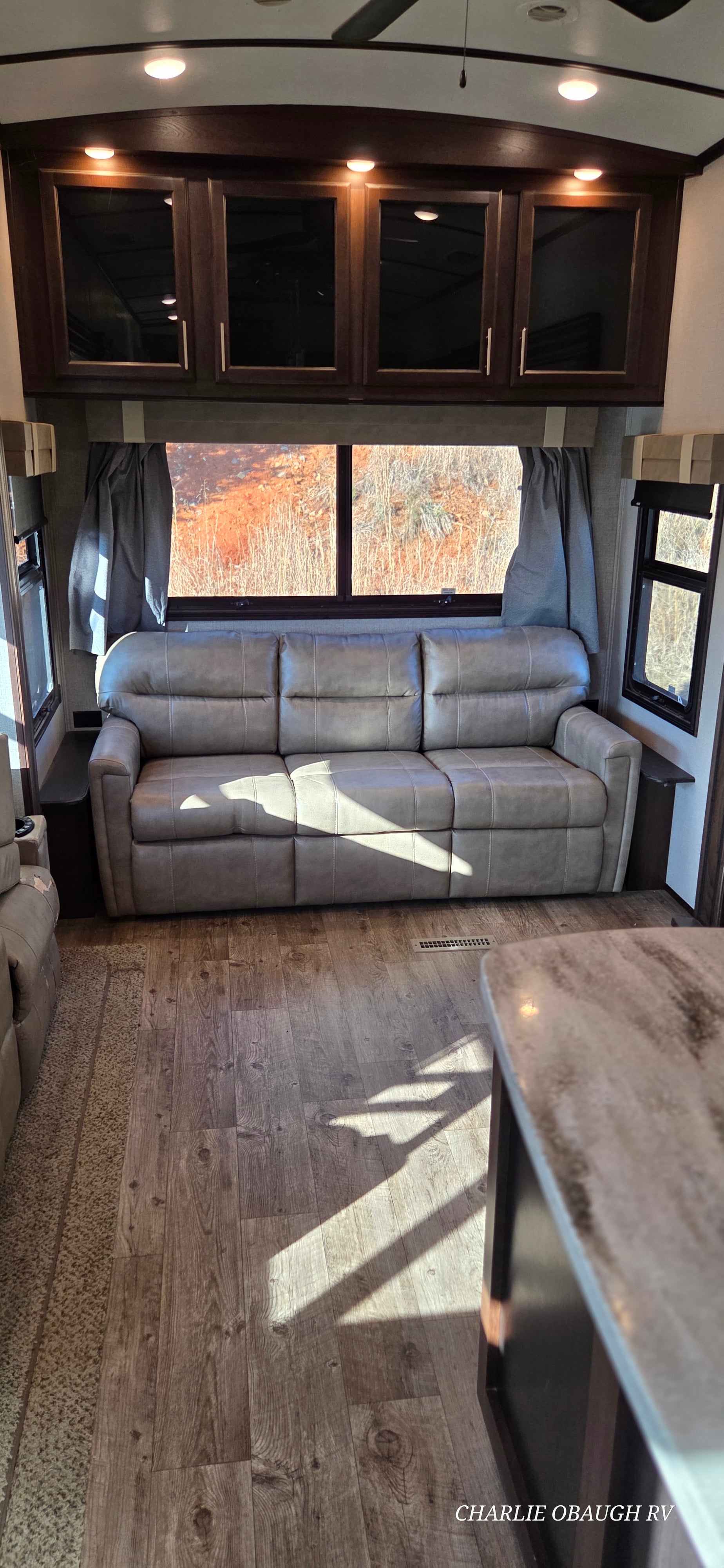 Pre-Owned 2020 Jayco North Point 381DLQS - photo - 24