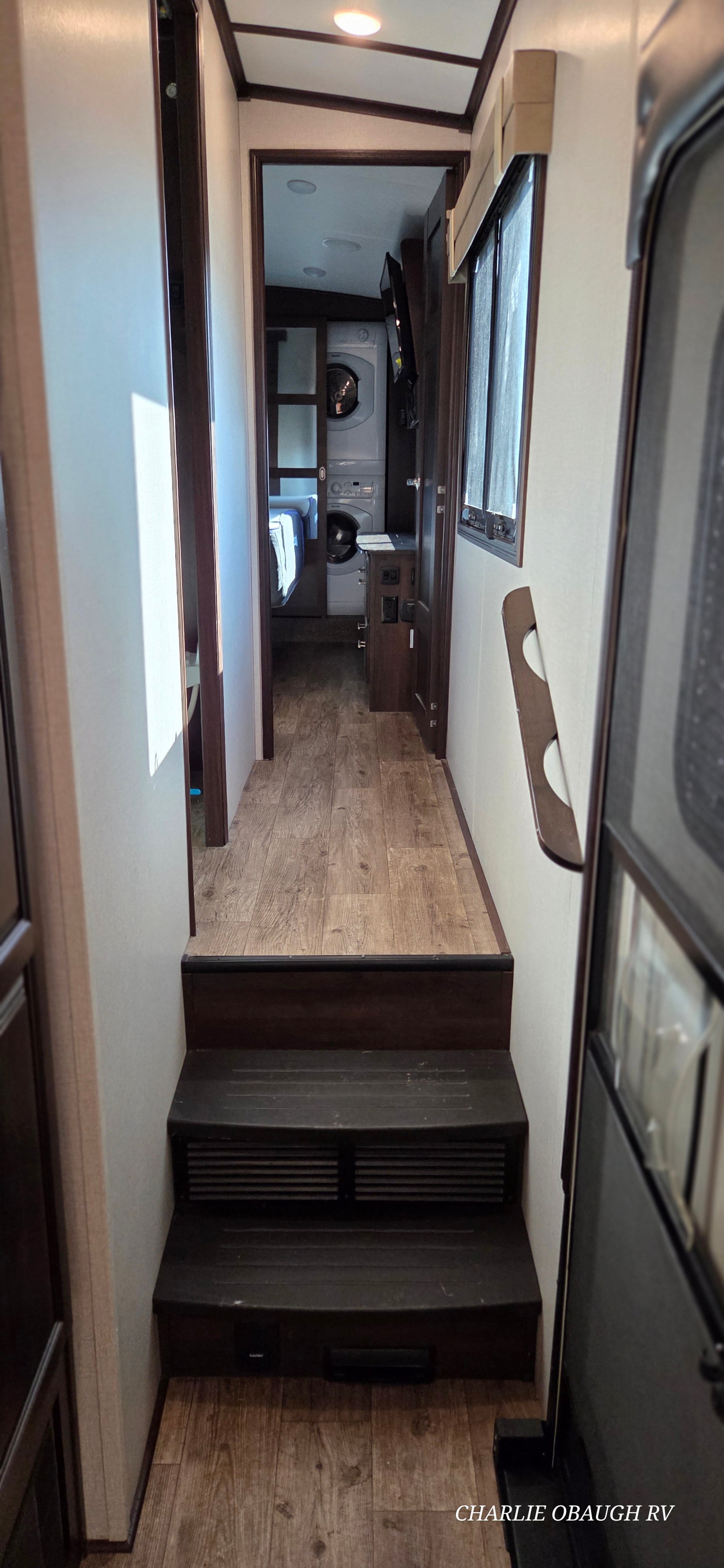 Pre-Owned 2020 Jayco North Point 381DLQS - photo - 30