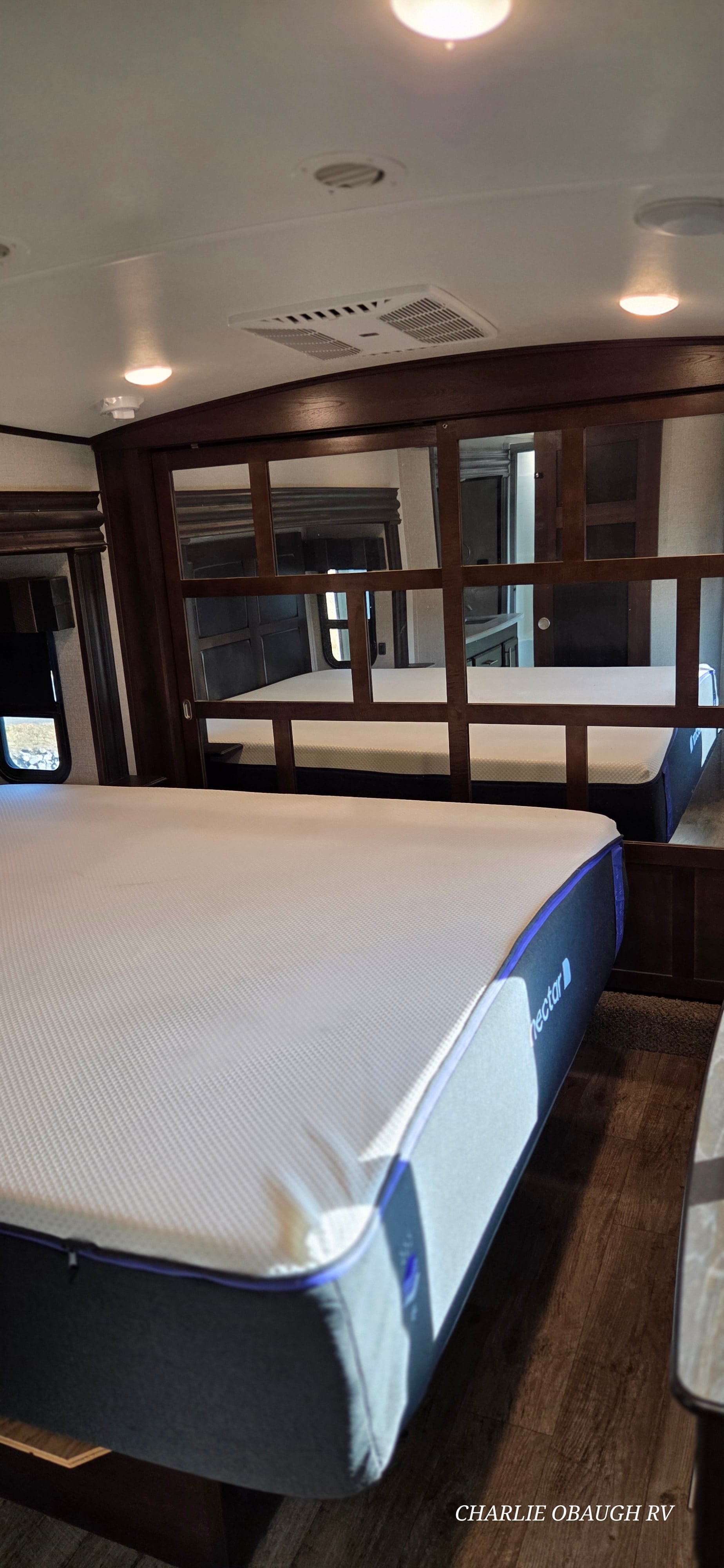 Pre-Owned 2020 Jayco North Point 381DLQS - photo - 31