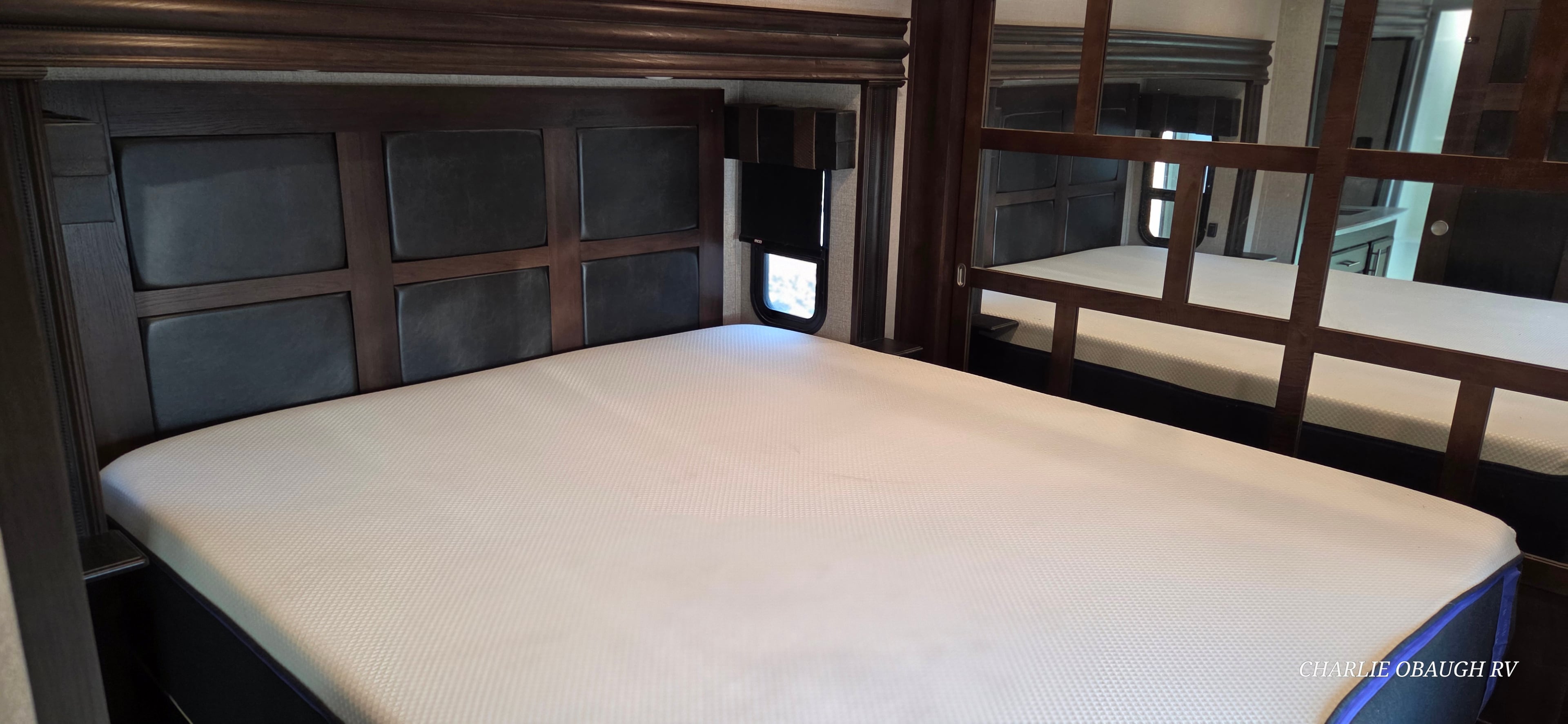 Pre-Owned 2020 Jayco North Point 381DLQS - photo - 32