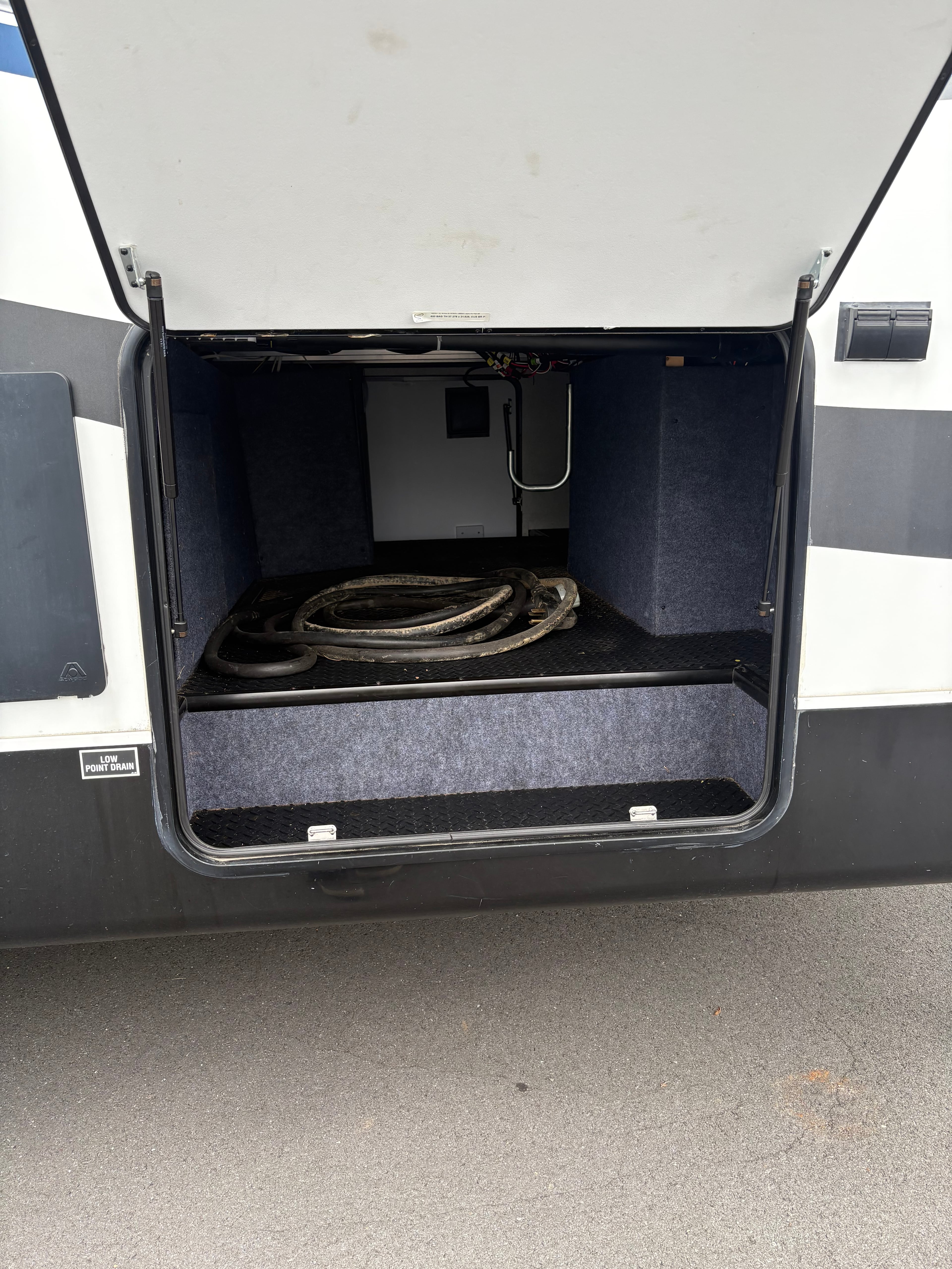 2017 Jayco Seismic Wave 310W Photo in Staunton VA 24401